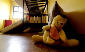 Vicepresidenta de la Asociación Nacional de Magistradas y Magistrados fue denunciada por desaparecer pruebas de la tortura a una niña en un hogar colaborador del Sename